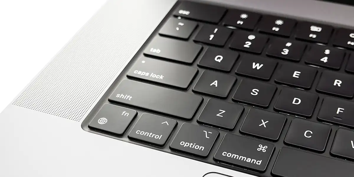 Înlocuire tastatură MacBook București — atelier Radical Solutions, capac individual sau top case complet